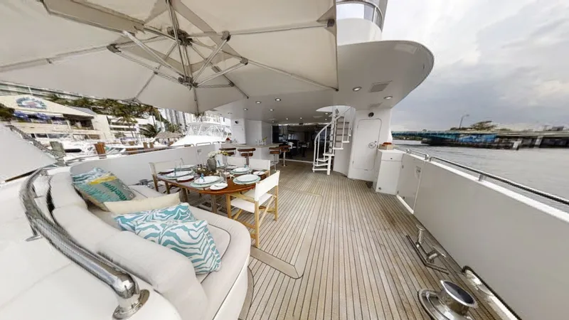 Slide: The Image of Norship Flybridge Fast 1994 - 21