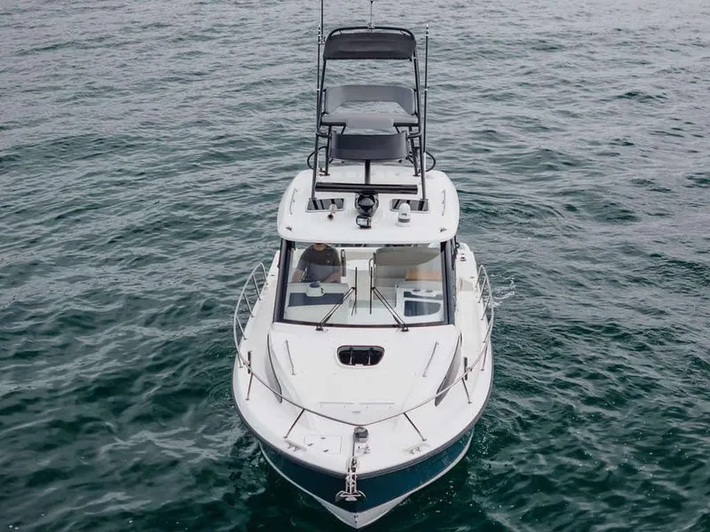 Slide: The Image of Boston Whaler 325 Conquest 2022 - 9