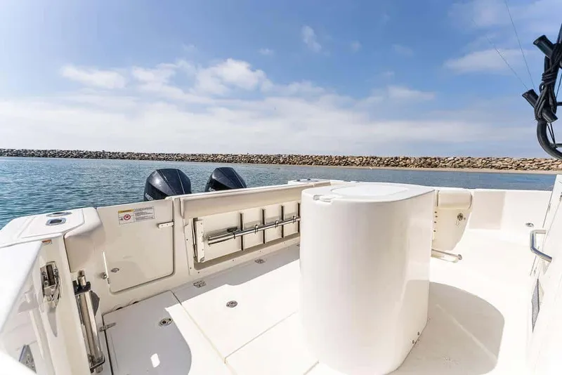 Slide: The Image of Boston Whaler 325 Conquest 2022 - 21