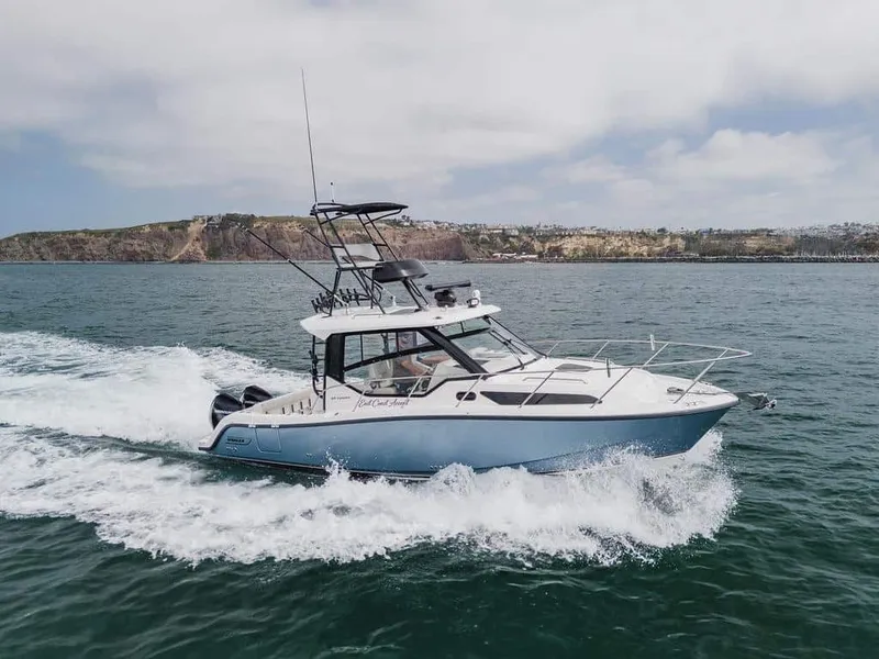 Slide: The Image of Boston Whaler 325 Conquest 2022 - 15