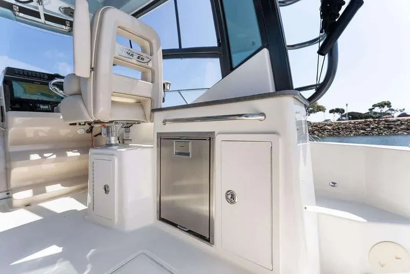Slide: The Image of Boston Whaler 325 Conquest 2022 - 24