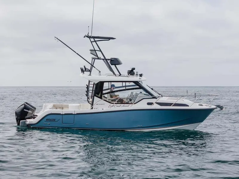 Slide: The Image of Boston Whaler 325 Conquest 2022 - 6