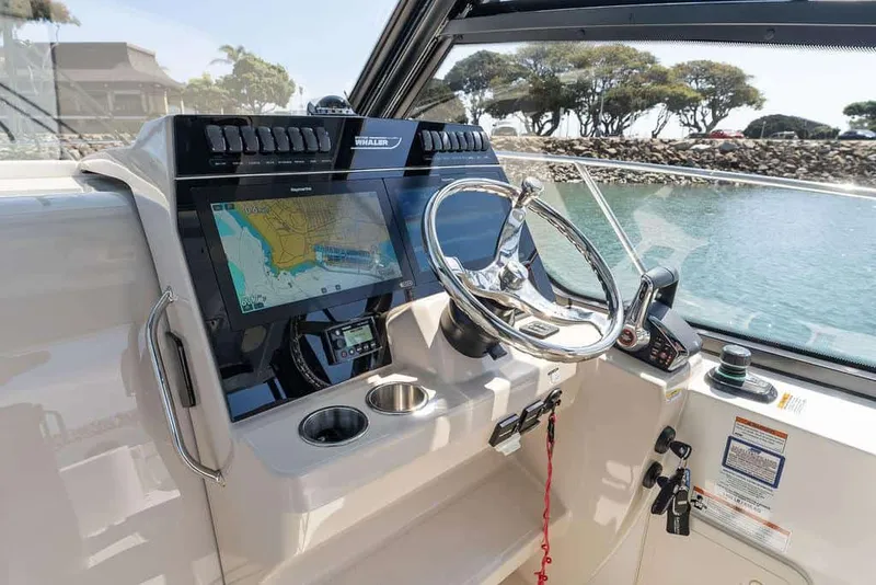 Slide: The Image of Boston Whaler 325 Conquest 2022 - 29