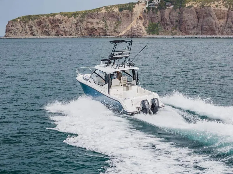 Slide: The Image of Boston Whaler 325 Conquest 2022 - 17