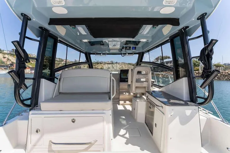 Slide: The Image of Boston Whaler 325 Conquest 2022 - 22