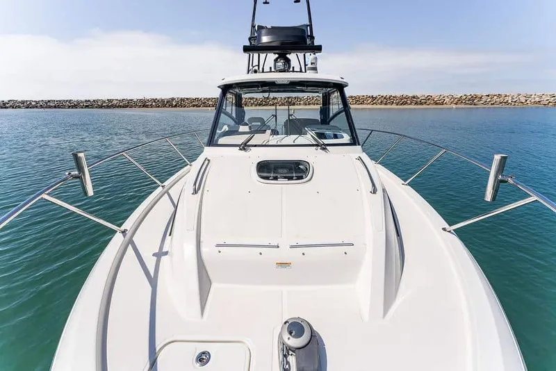 Slide: The Image of Boston Whaler 325 Conquest 2022 - 32