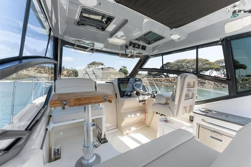Slide: The Image of Boston Whaler 325 Conquest 2022 - 26