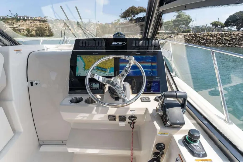 Slide: The Image of Boston Whaler 325 Conquest 2022 - 28