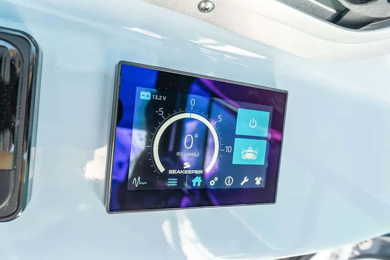 Slide: The Image of Boston Whaler 325 Conquest 2022 - 36