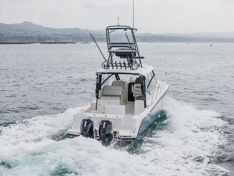 Slide: The Image of Boston Whaler 325 Conquest 2022 - 16
