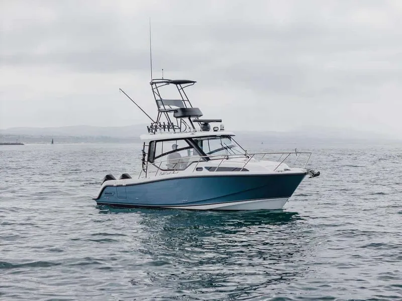 Slide: The Image of Boston Whaler 325 Conquest 2022 - 7