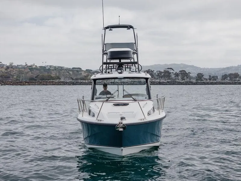 Slide: The Image of Boston Whaler 325 Conquest 2022 - 8