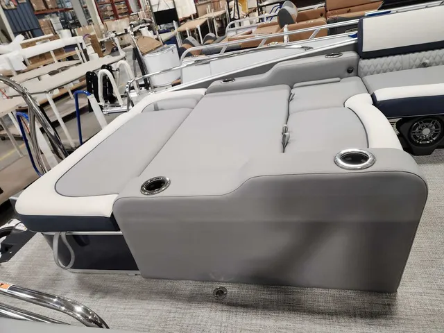 Slide: The Image of Avalon 2585 25 Catalina VRB 2026 - 11