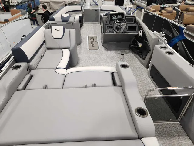 Slide: The Image of Avalon 2585 25 Catalina VRB 2026 - 14