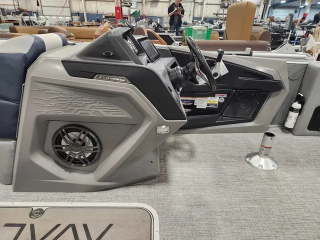 Slide: The Image of Avalon 2585 25 Catalina VRB 2026 - 15