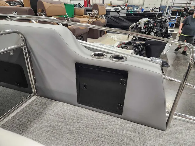 Slide: The Image of Avalon 2585 25 Catalina VRB 2026 - 16