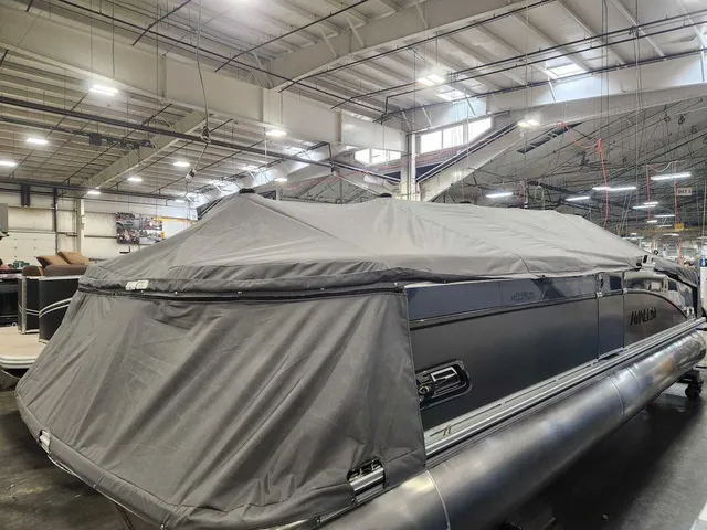 Slide: The Image of Avalon 2585 25 Catalina VRB 2026 - 24