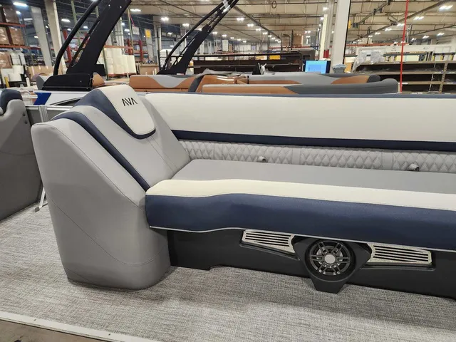 Slide: The Image of Avalon 2585 25 Catalina VRB 2026 - 25