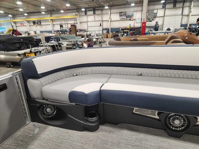 Slide: The Image of Avalon 2585 25 Catalina VRB 2026 - 26
