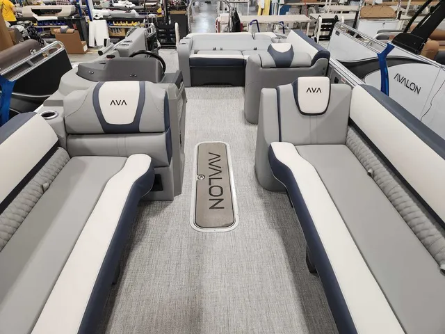 Slide: The Image of Avalon 2585 25 Catalina VRB 2026 - 27