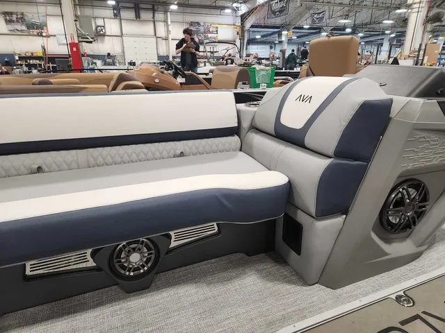 Slide: The Image of Avalon 2585 25 Catalina VRB 2026 - 30