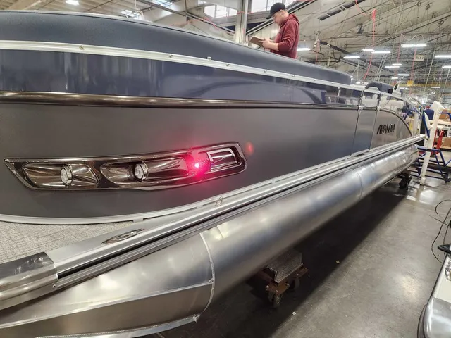 Slide: The Image of Avalon 2585 25 Catalina VRB 2026 - 4