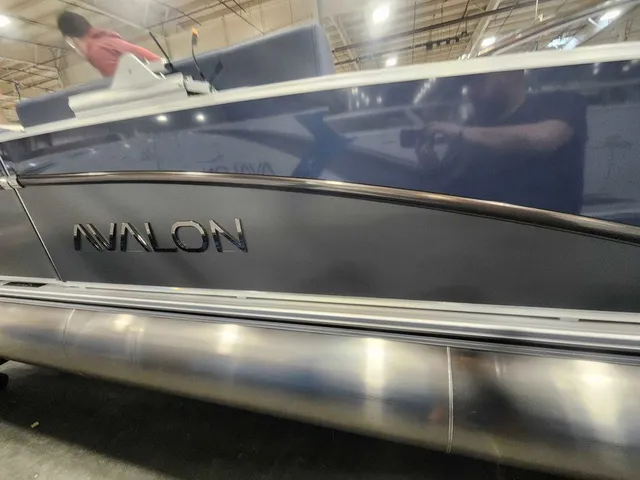 Slide: The Image of Avalon 2585 25 Catalina VRB 2026 - 5