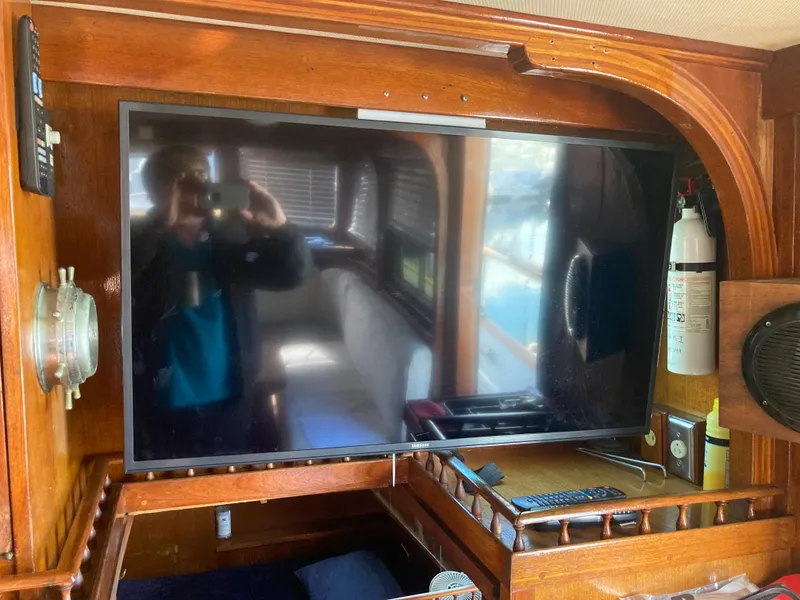 Slide: The Image of Interior of a 1979 Sea Ranger 37 yacht with a TV. - 36