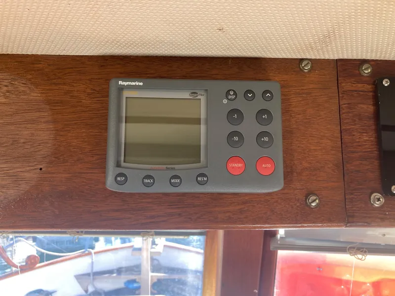 Slide: The Image of Raymarine device on Sea Ranger 37, year 1979. - 38