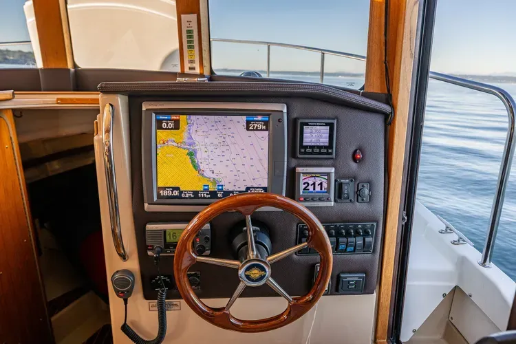 Slide: The Image of Ranger Tug R-31 S 2014 - 23