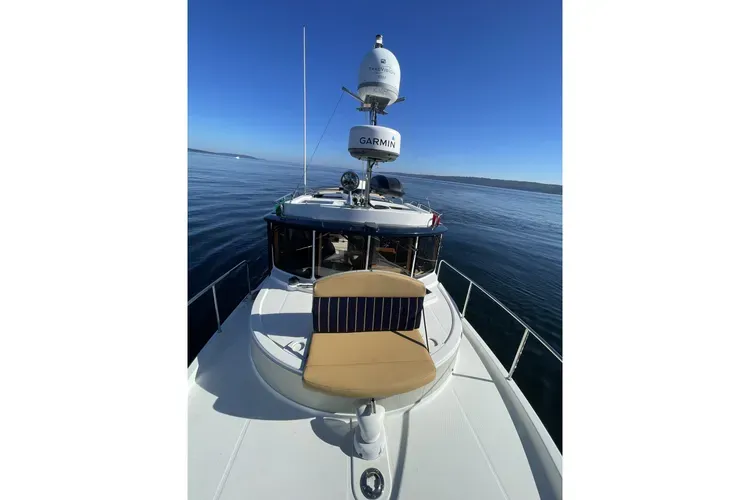 Slide: The Image of Ranger Tug R-31 S 2014 - 15