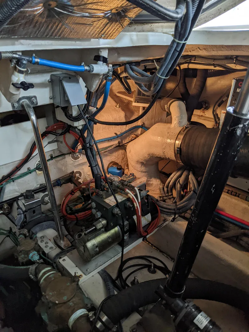 Slide: The Image of Engine compartment of a 2006 Sea Ray 44 Sundancer boat. - 39