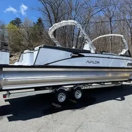 Slide: The Image of Avalon "Cloud Nine" Catalina Quad Lounge - 27 FT 27" Wave Glider 2026 - 3