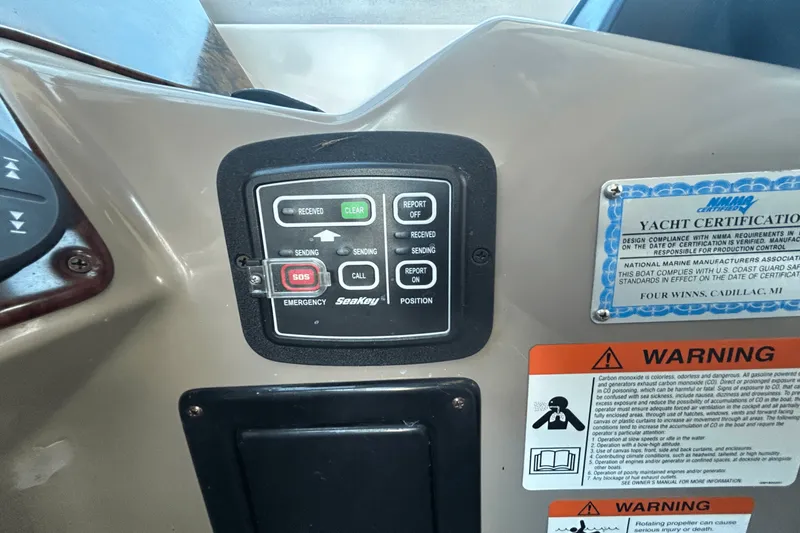 Slide: The Image of Four Winns 288 VISTA 2004 - 19