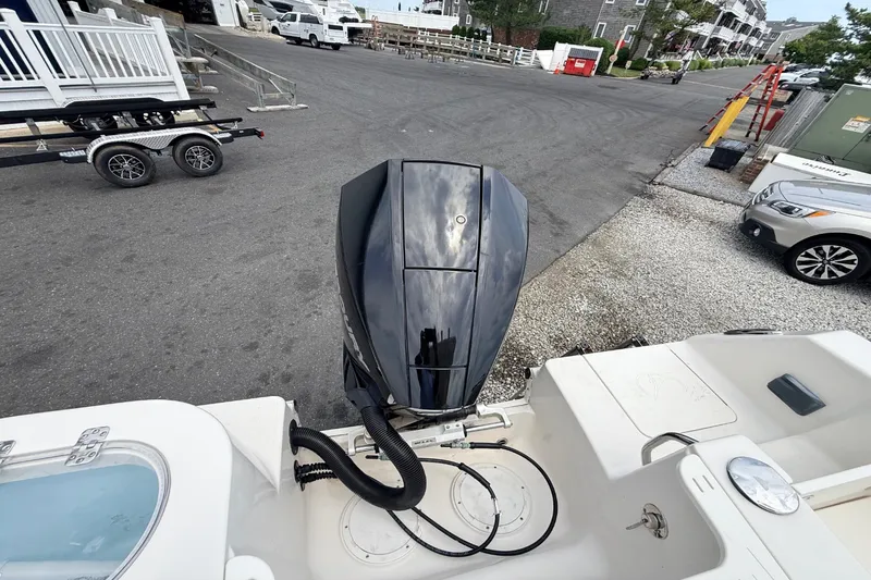Slide: The Image of Sailfish 220 CC 2022 - 8