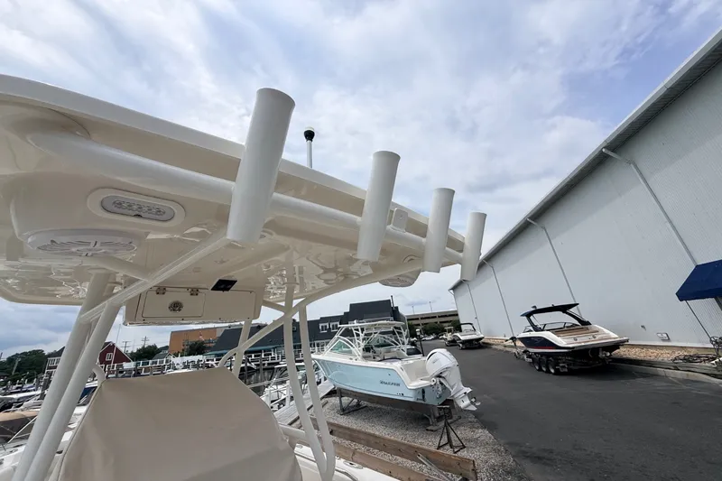 Slide: The Image of Sailfish 220 CC 2022 - 24