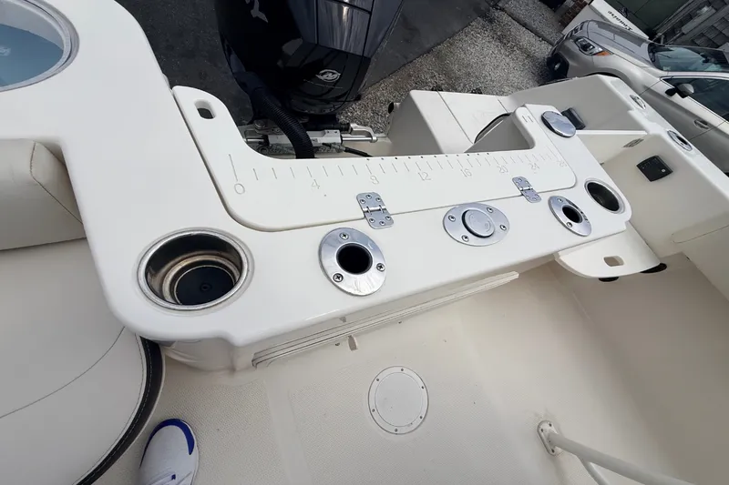 Slide: The Image of Sailfish 220 CC 2022 - 7