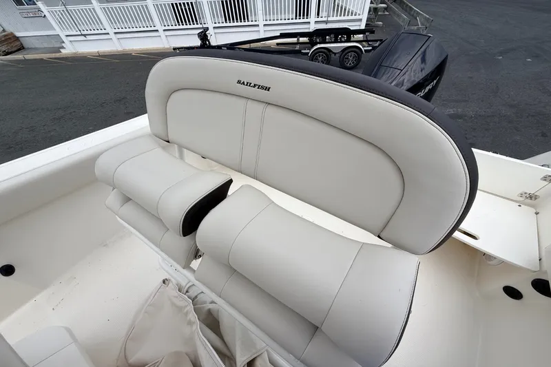 Slide: The Image of Sailfish 220 CC 2022 - 14