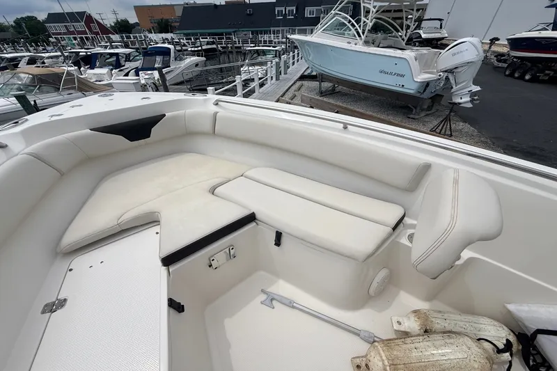 Slide: The Image of Sailfish 220 CC 2022 - 10