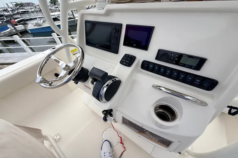 Slide: The Image of Sailfish 220 CC 2022 - 21
