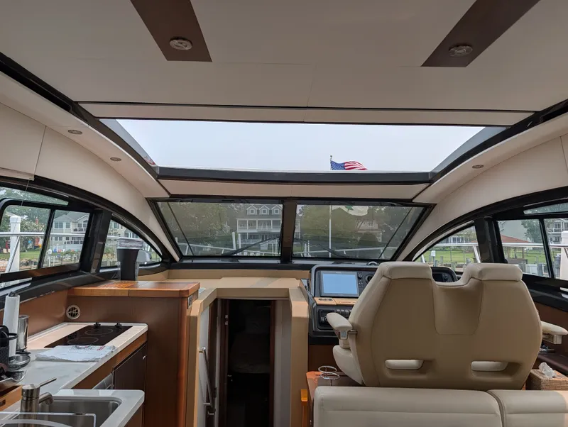 Slide: The Image of Sea Ray Sundancer 400 2017 - 30
