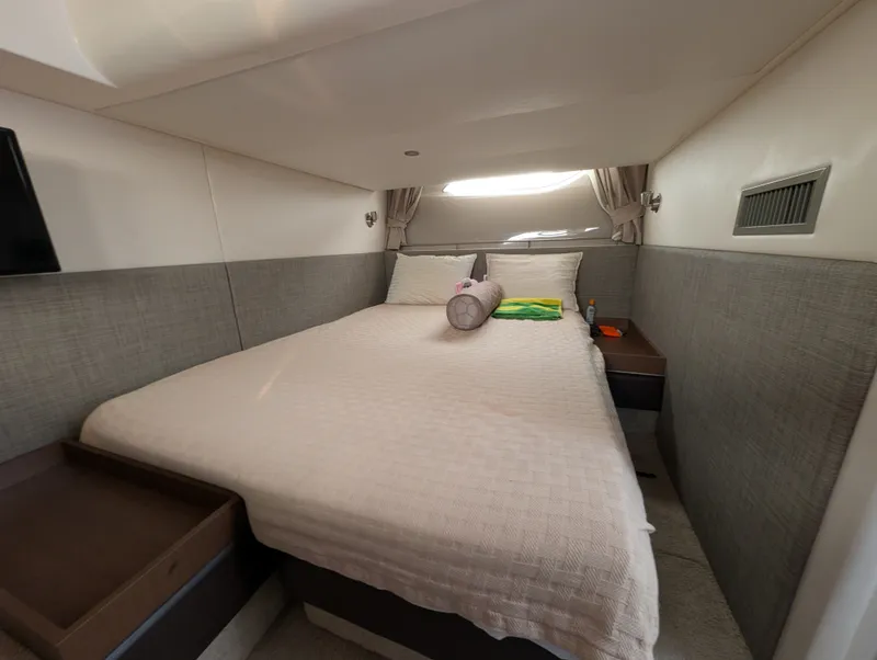 Slide: The Image of Sea Ray Sundancer 400 2017 - 37