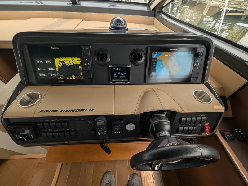 Slide: The Image of Sea Ray Sundancer 400 2017 - 48