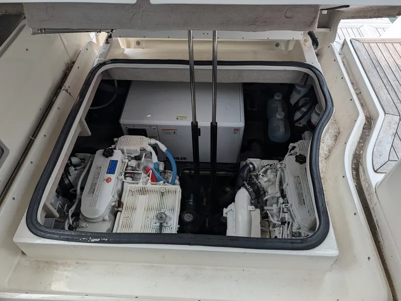 Slide: The Image of Sea Ray Sundancer 400 2017 - 45