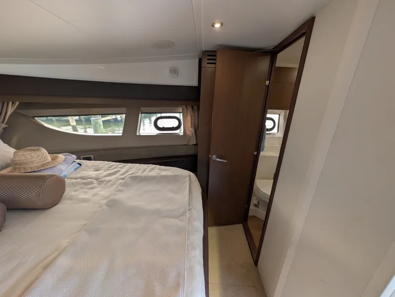 Slide: The Image of Sea Ray Sundancer 400 2017 - 39
