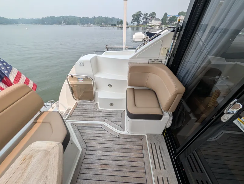Slide: The Image of Sea Ray Sundancer 400 2017 - 23