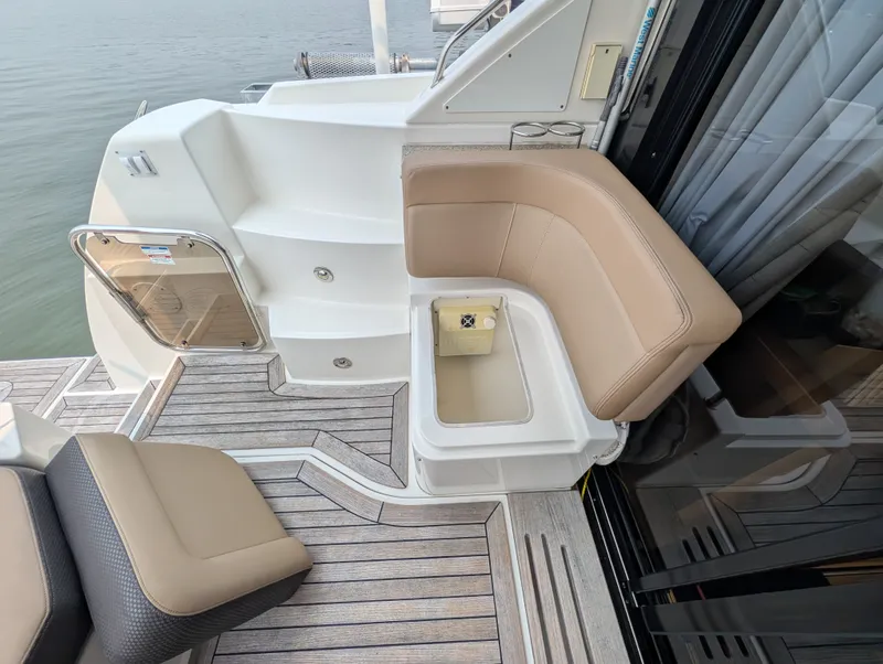 Slide: The Image of Sea Ray Sundancer 400 2017 - 24