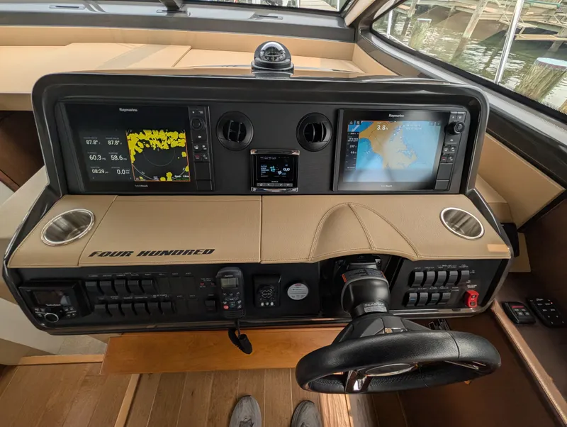 Slide: The Image of Sea Ray Sundancer 400 2017 - 47