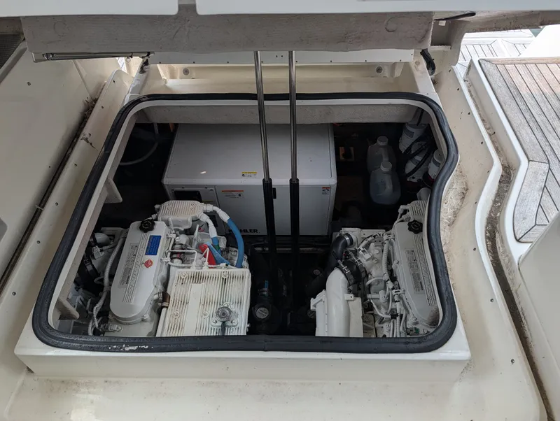 Slide: The Image of Sea Ray Sundancer 400 2017 - 46