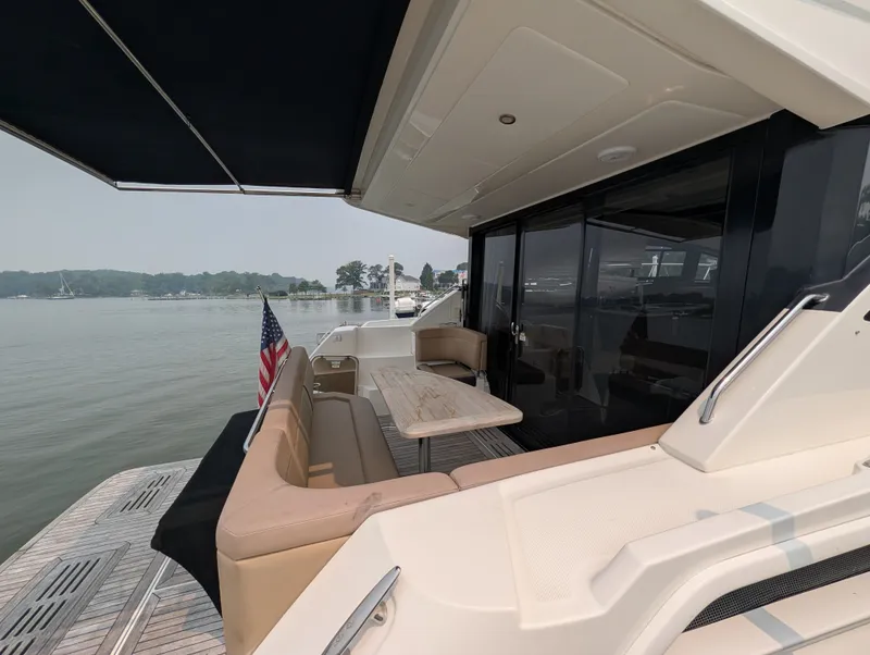 Slide: The Image of Sea Ray Sundancer 400 2017 - 26